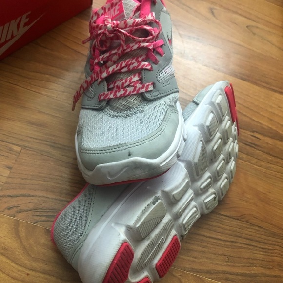 Girls Nike sneakers​ - Picture 7 of 10